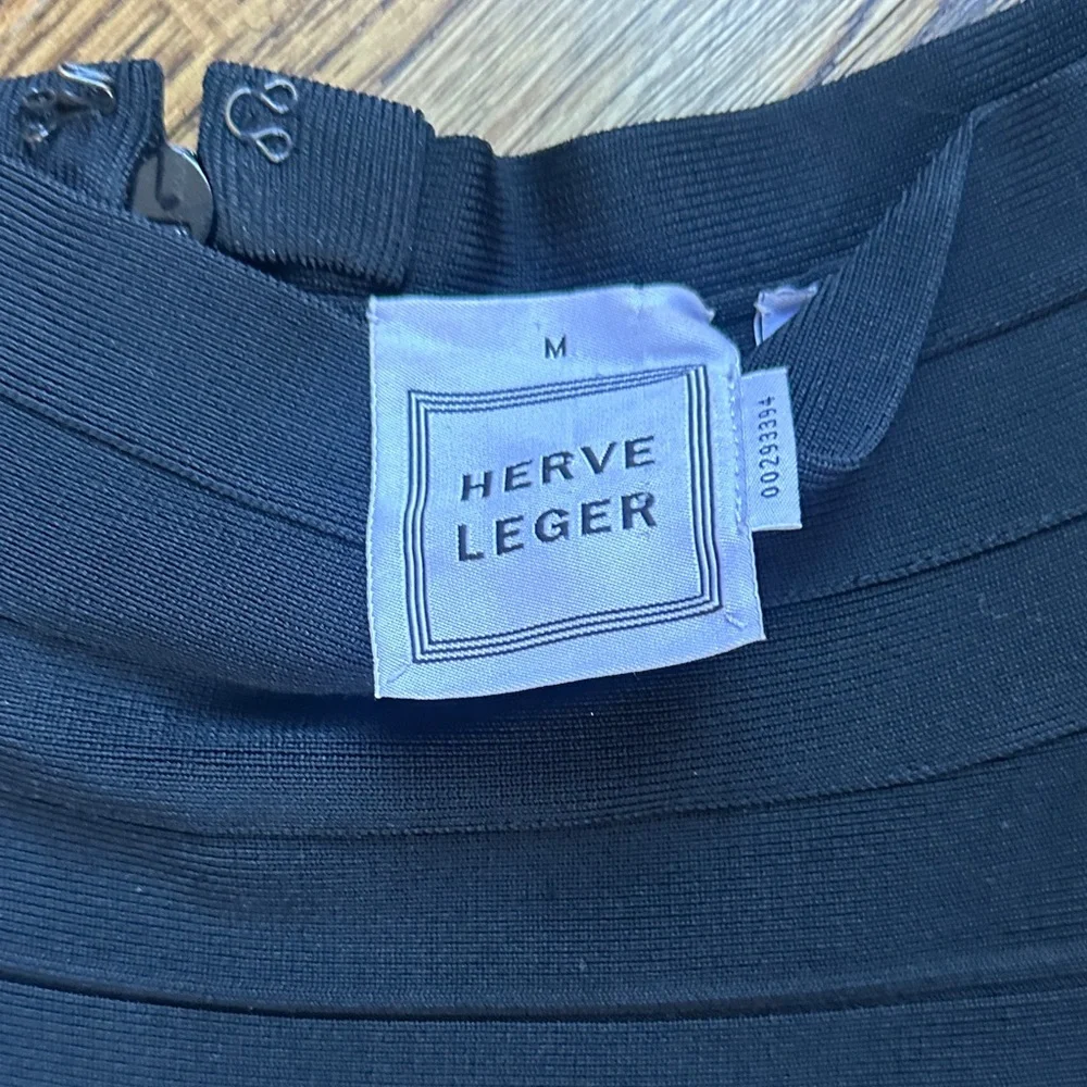 Elegant Herve leger Black Bodycon Carmen Dress size Medium; like new worn once - Picture 2 of 4